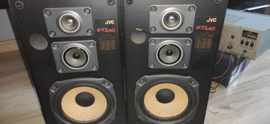 Altavoces.jpg Altavoces.jpg