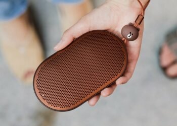 Beoplay P2 Brown Oficial