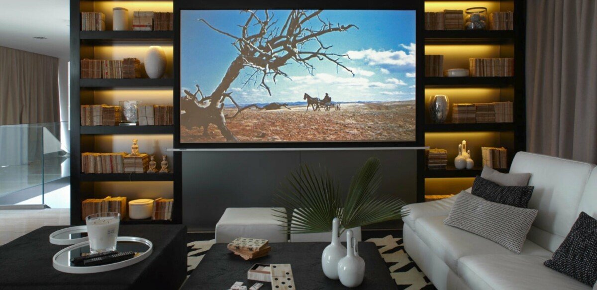 Comprar un Smart TV o un proyector: ¿qué opción es más recomendable?