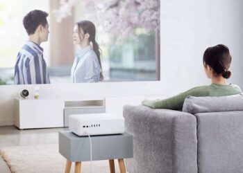 Xiaomi ataca de nuevo: lanza una proyector láser 8K por menos de 900 euros