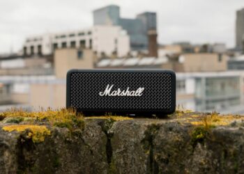 altavoz Marshall Embert,