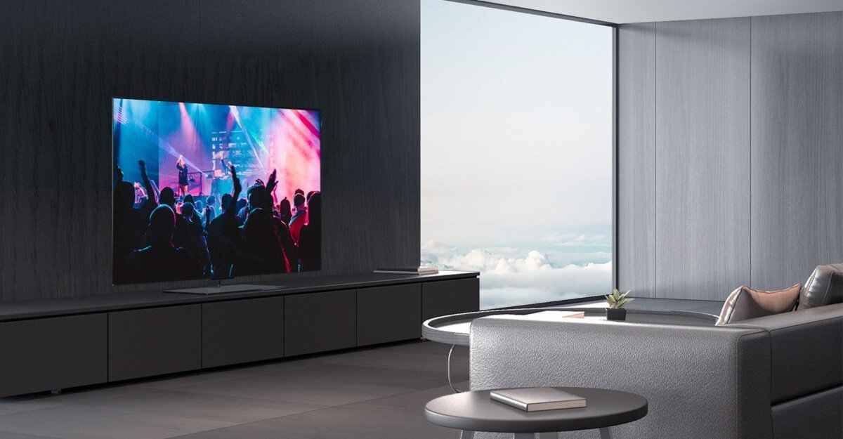 SKYWORTH W82, una Smart TV OLED con pantalla curva plegable para los bolsillos más pudientes