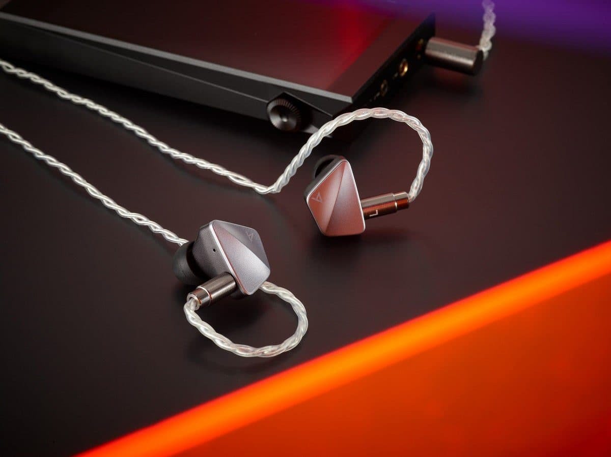 Astell & Kern AK Zero1, unos auriculares premium con tres transductores diferentes para un sonido «híbrido e innovador»