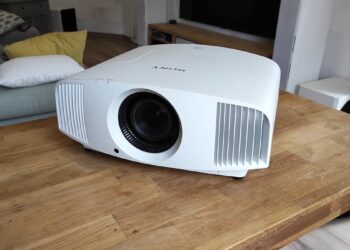 Sony VPL-VW290ES: unboxing y primeras impresiones del nuevo proyector 4K de Sony