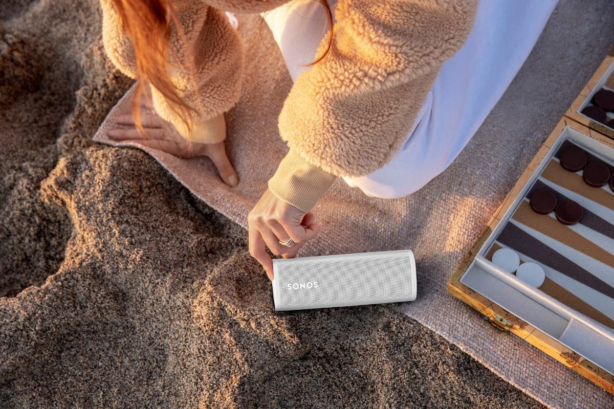 lanzamiento Sonos Roam SL modelo blanco playa