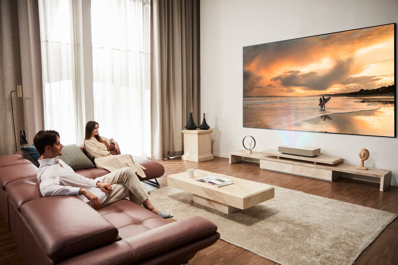 LG presenta su mejor nuevo proyector: 4K, tiro ultracorto y webOS para  convertirse en tu próxima Smart TV