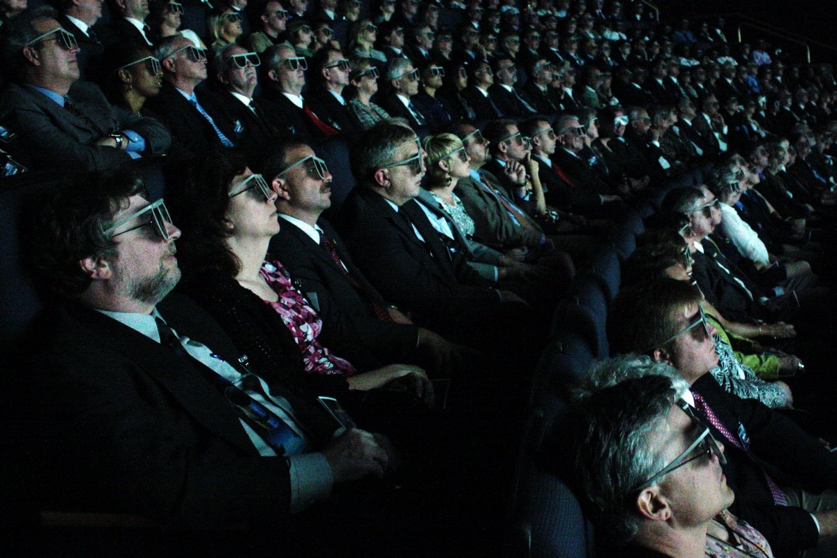 Espectadores en una sala IMAX (Wikimedia Commons)