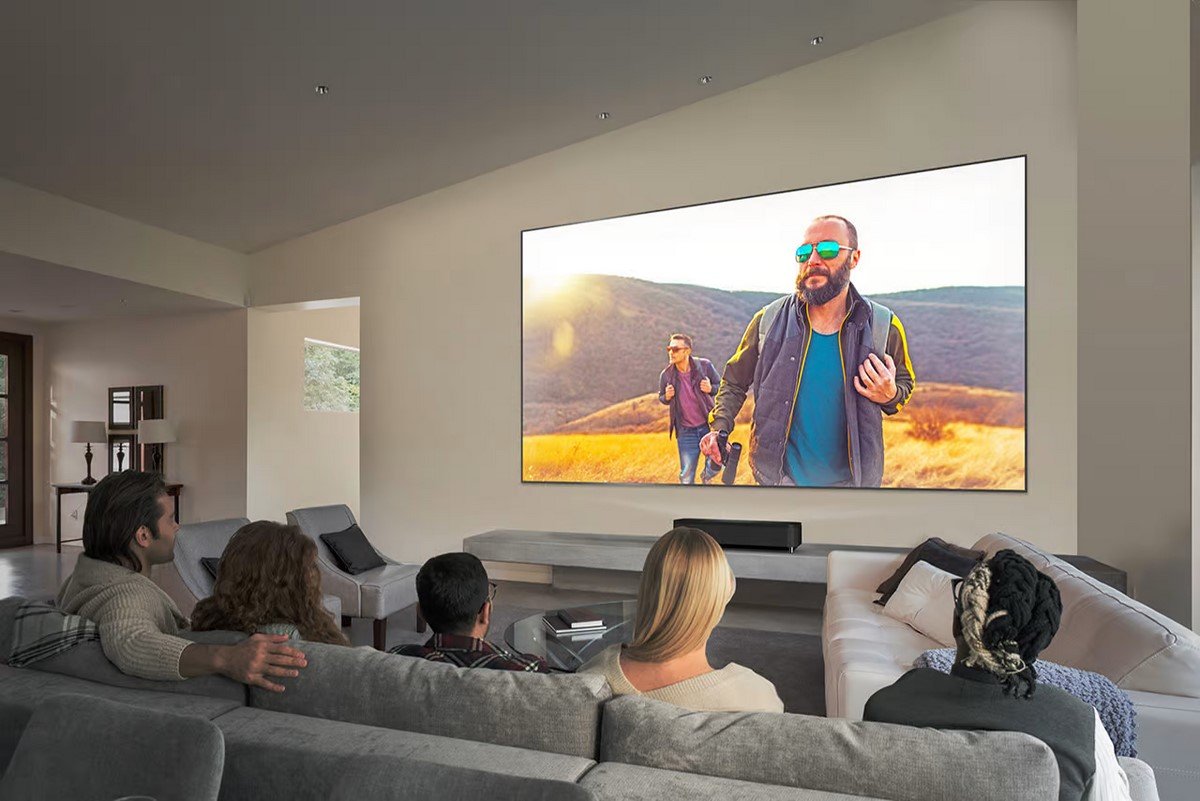 Este proyector Epson baja de precio en  y alcanza una resolución 4K:  aprovecha que viene con Android TV para ver tus películas y series  favoritas en las plataformas de streaming