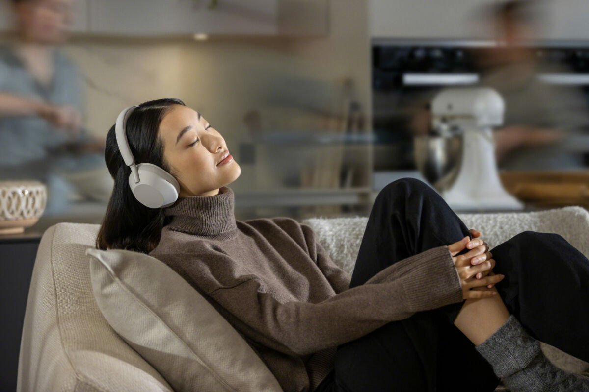 Sony WH-1000XM5, los auriculares con mejor sonido y cancelación de ruido caen a precio mínimo histórico en Amazon