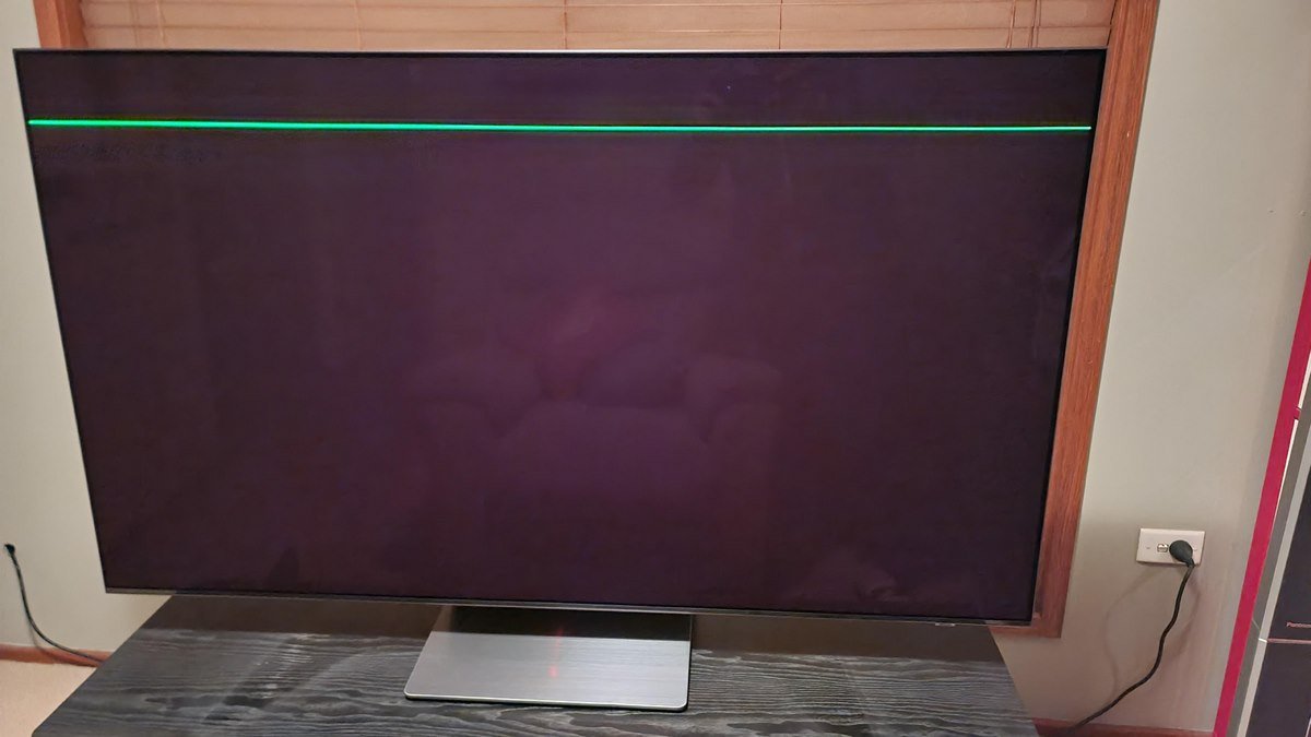 Soluciona los problemas más comunes de la Samsung S95B: franja roja, líneas de píxeles verdes…