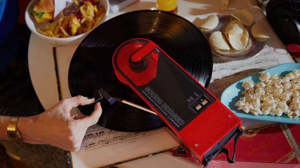 Audio Technica Sound Burger, así es el curioso tocadiscos portátil de la marca