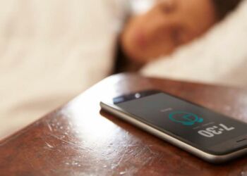 Smartphone Android den una mesilla de noche