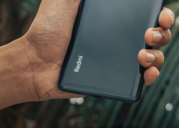 Logotipo de un teléfono de Redmi