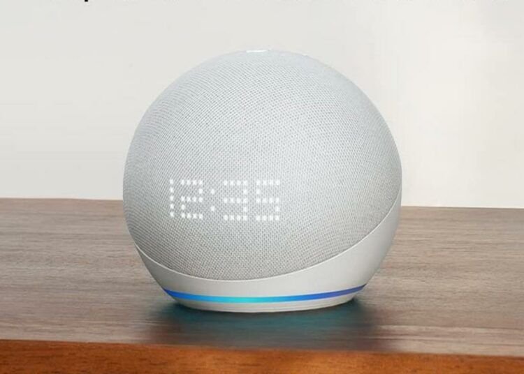 Amazon Echo Dot con reloj
