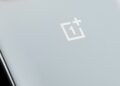 Logotipo de OnePlus en un teléfono