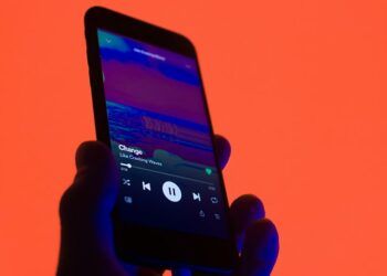 Aplicación Spotify en un teléfono móvil