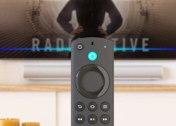 Mando Fire TV Stick con fondo de Smart TV