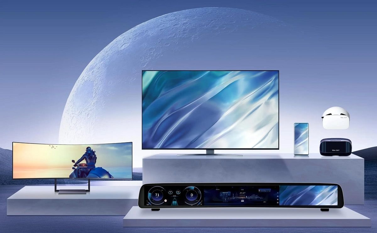 Un televisor OLED 8K plegable que se convierte en una mesa, así es la curiosa propuesta futurista de TCL