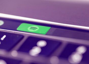 Logo de Spotify en un teclado