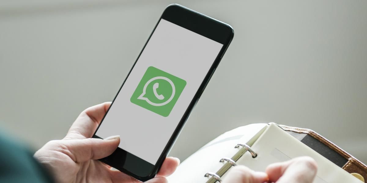 Uso de WhatsApp en un móvil