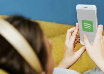 Uso de Spotify con unos cascos