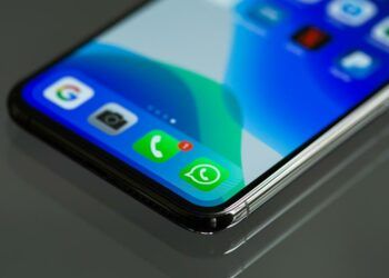 Icono de WhatsApp en un smartphone