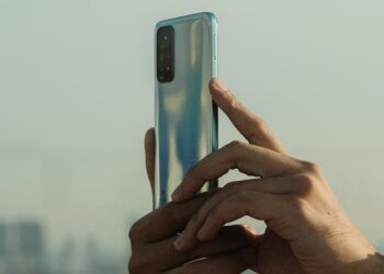 Lateral de un teléfono de Xiaomi