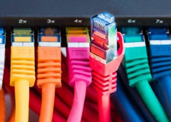 Cable vs. WiFi: 5 razones para optar por la conexión física en tu Smart TV
