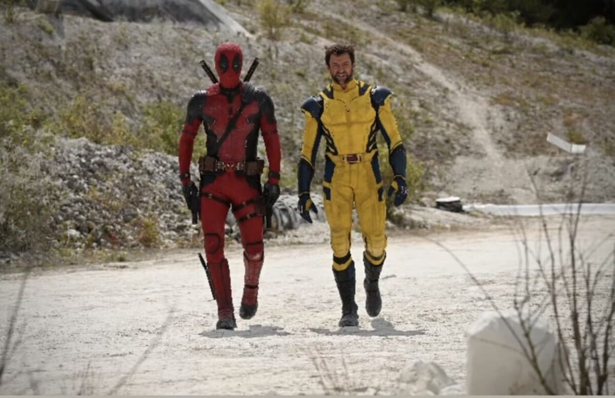 Hugh Jackman vuelve con el traje más mítico de Lobezno en 'Deadpool 3'