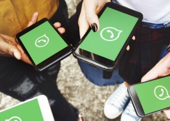 Varios teléfonos con WhatsApp