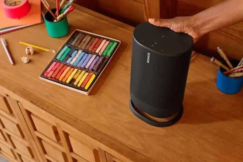 Sonos Move encima de una mesa