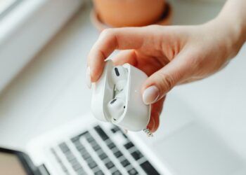 Auriculares Apple AirPods con funda