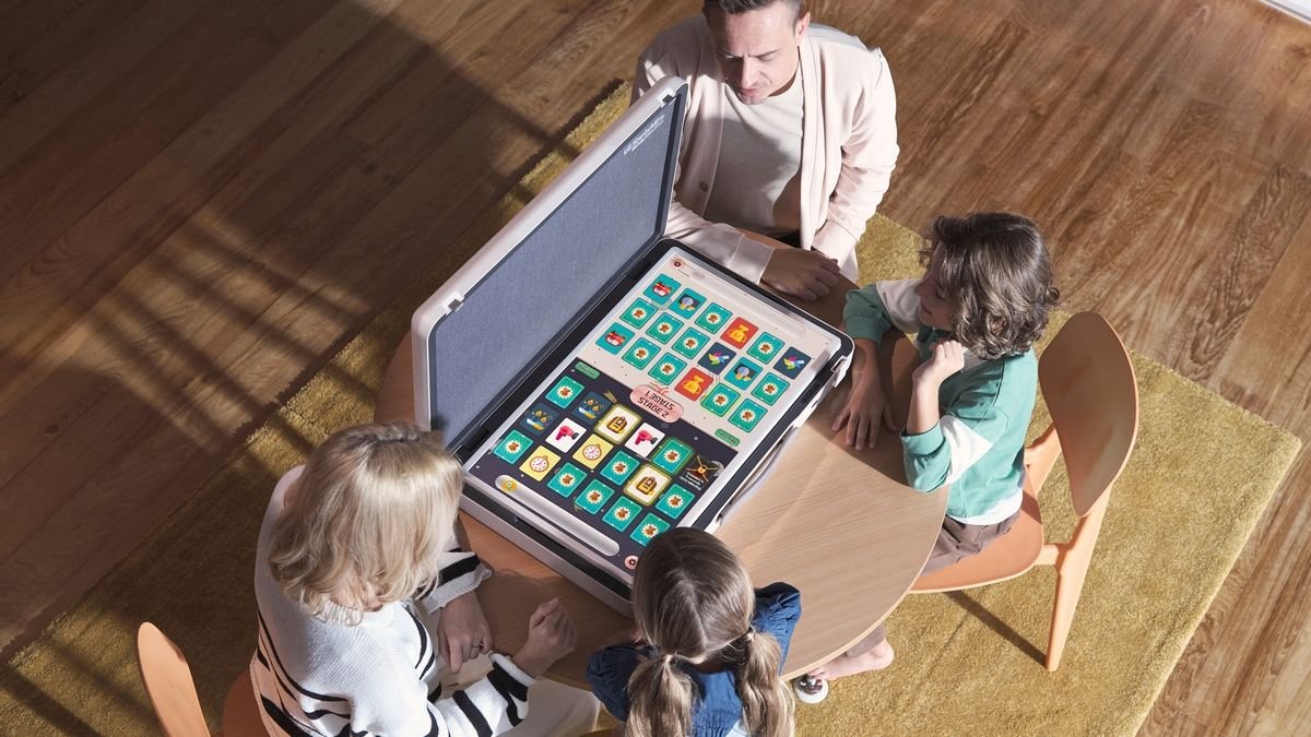 LG sorprende al presentar una Smart TV portátil todoterreno que se convierte en una mesa para jugar