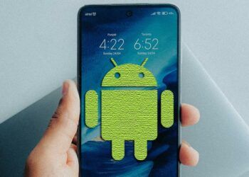 Smartphone con logo Android