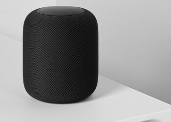 Altavoz Apple HomePod en una mesa