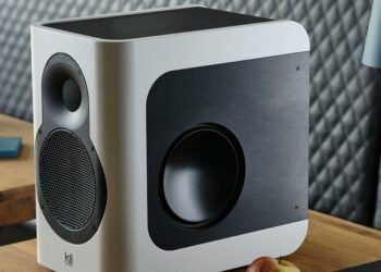 Altavoces Kii Seven en una mesa