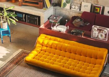 Transparent Turntable en una mesa