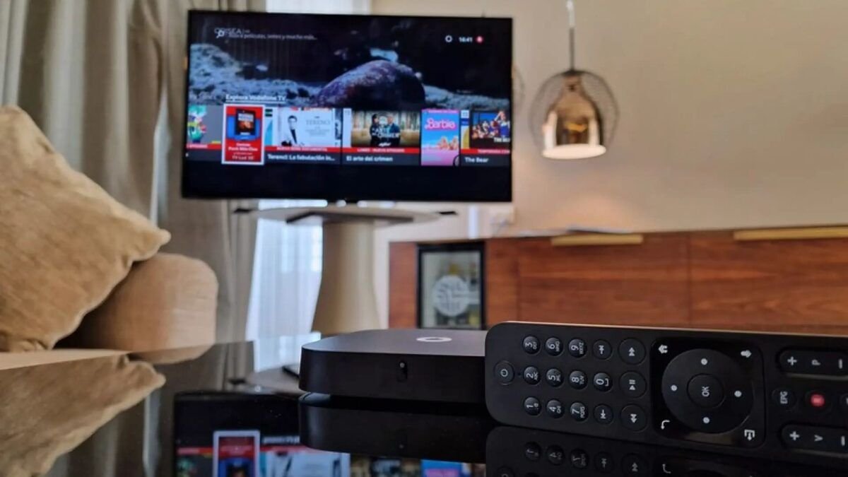 Vodafone ya tiene su primer decodificador con Android TV que ofrecerá más de 200.000 contenidos