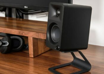 Kanto ORA, unos compactos y potentes altavoces especialmente diseñados para escritorios más pequeños