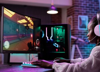 Philips Evnia 32M2C5500W, un nuevo monitor con pantalla curva, resolución QHD y 240 Hz