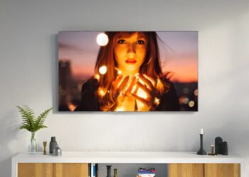 Displace nos acerca al futuro con sus nuevos televisores inalámbricos, controlados por gestos y que se pueden pegar a la pared