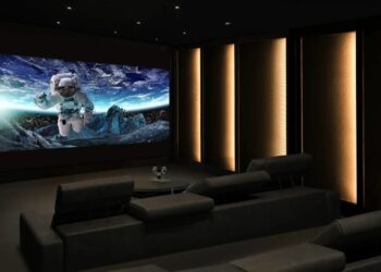 Cómo hacerte una sala de cine dedicada paso a paso, parte 2: pantalla, cristal de proyección y rack