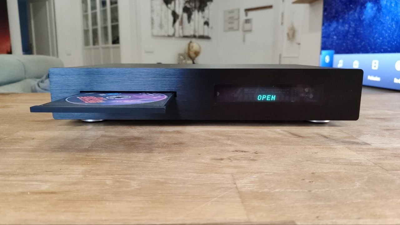 Unboxing y primeras impresiones del M9205C, el mejor reproductor Blu-ray  UHD con lector de discos