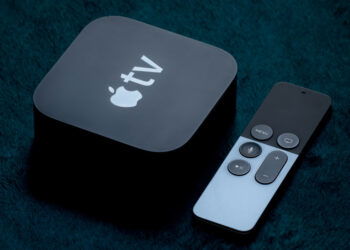 Apple TV con fondo con tvOS