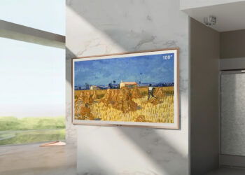 Skyworth 100A7D, un televisor de 100 pulgadas que "se pega" a la pared