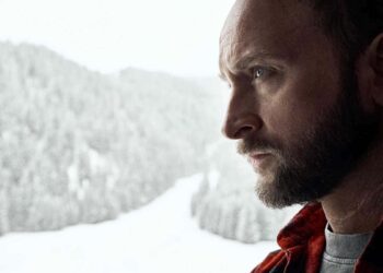 La serie policíaca oculta de Netflix que tiene 6 episodios y podrás ver en un solo día