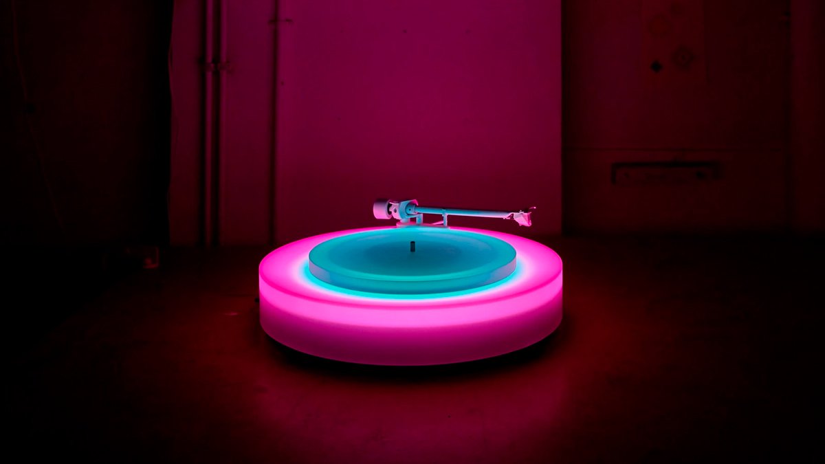 El nuevo tocadiscos LED de Brian Eno es una «obra de arte musical»