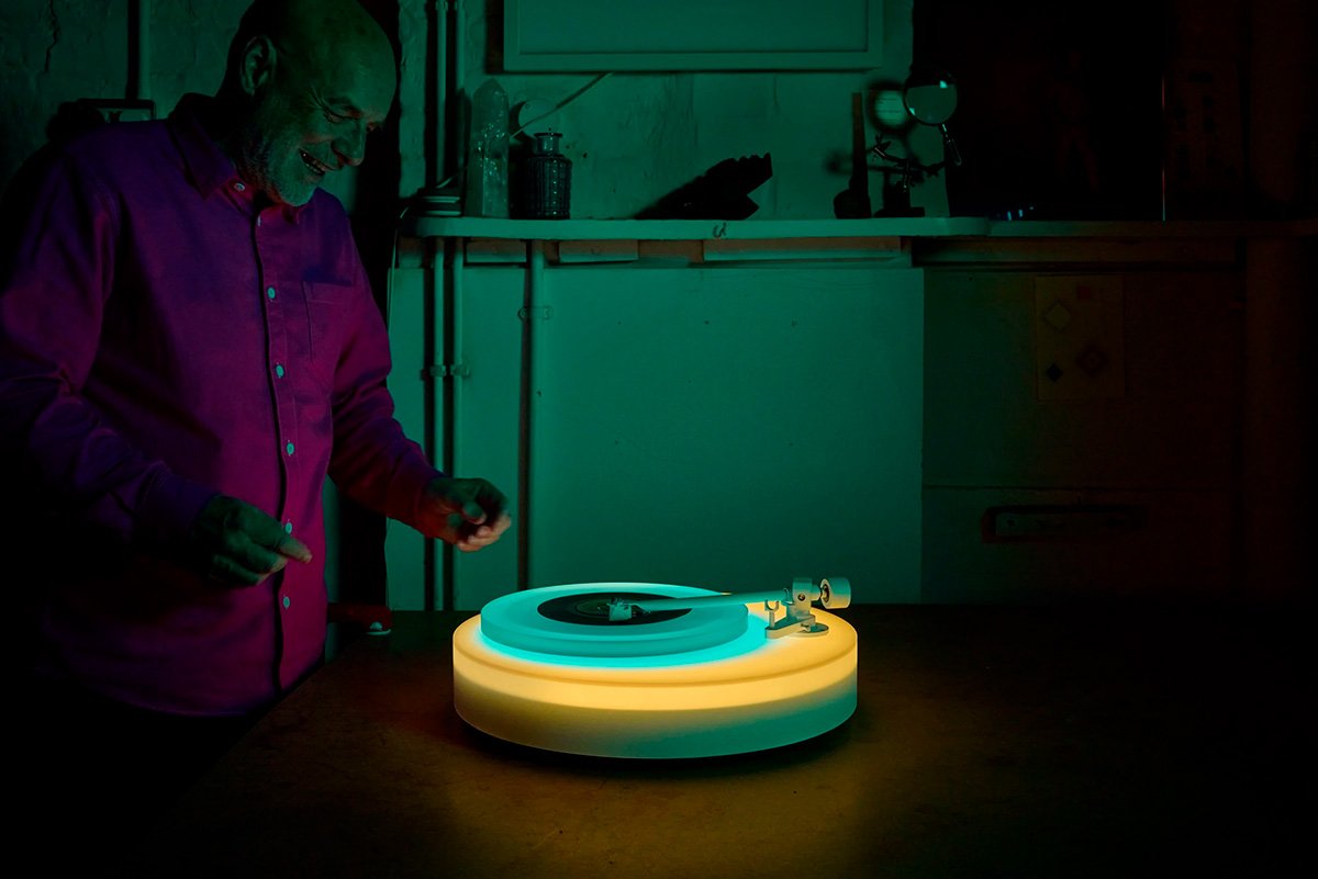 tocadiscos LED de Brian Eno en tonos verdes