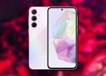 Samsung Galaxy A55 con fondo