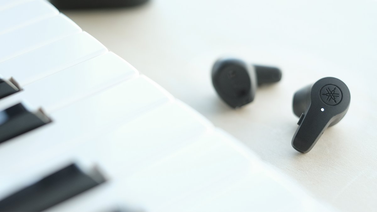 nuevos auriculares Yamaha TW-EF3A color negro
